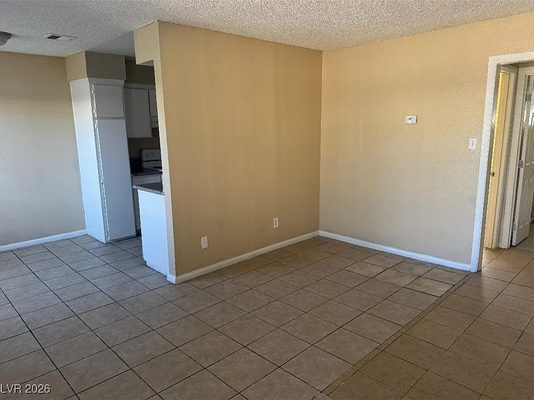 2605 Cedar Ave #4 — Photo 2