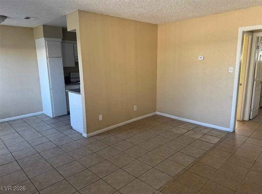 Building Photo - 2605 Cedar Ave #4