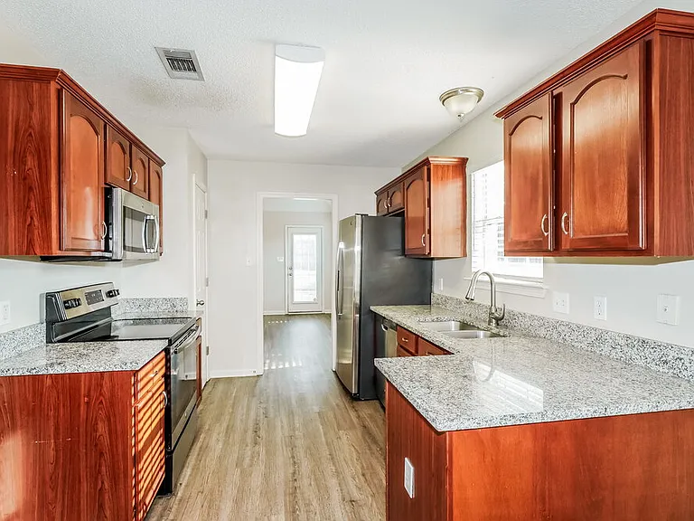 10104 Cross Hill Rd — Photo 7
