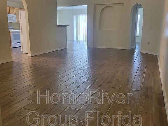 2nd image of 107 Wheatfield Cir