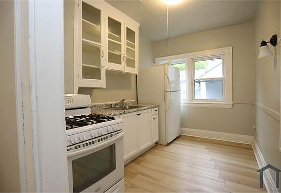 5th image of 918 E 141st St APT 2