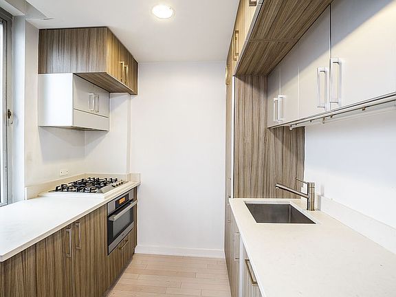 5th image of 250 Bedford Ave #157306