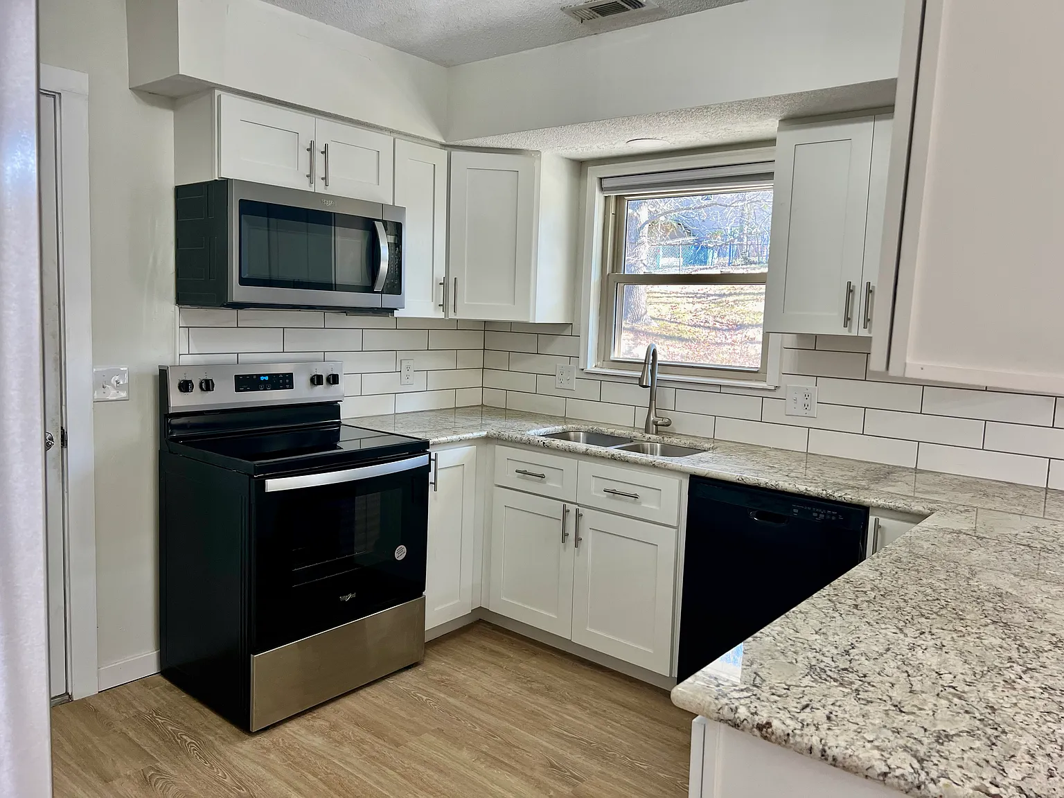4 bed, 2.5 bath, 1824 sqft, $1,800 — Photo 3