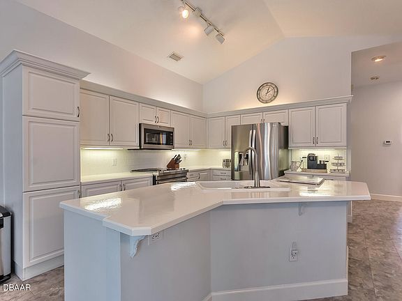 2nd image of 22 Carrington Ln