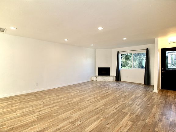 2nd image of 5457 Hermitage Ave APT 102