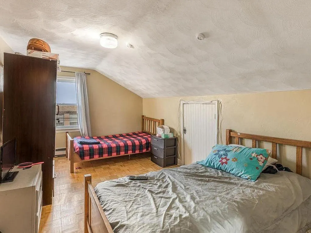 2 bed, 850 sqft, $2,400 — Photo 2