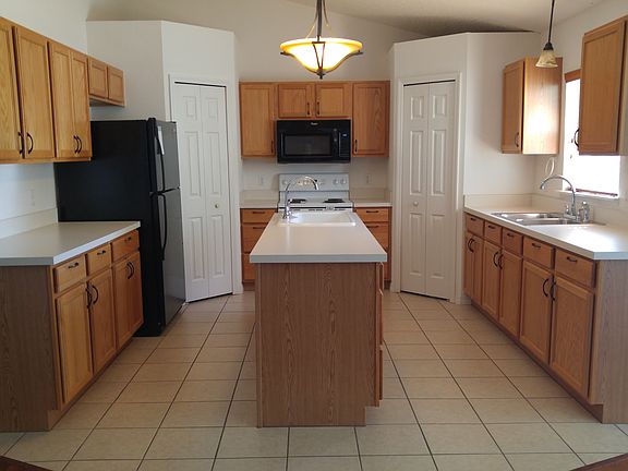 Kitchen-loads of cabinets