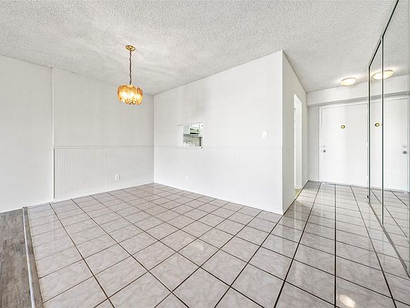 3rd image of 315 SE 11th Terrace #401