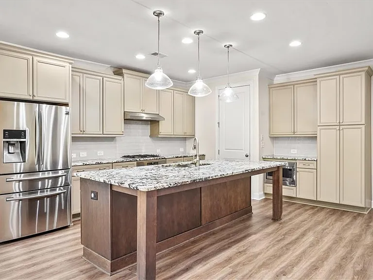 1011 Towneship Way — Photo 4