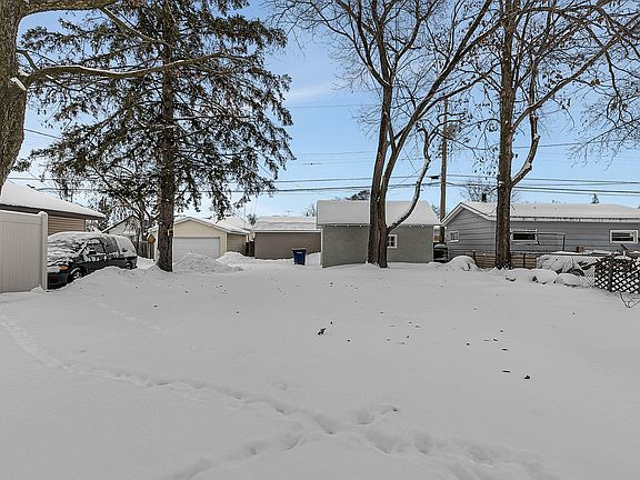 4th image of 428 24th Ave N