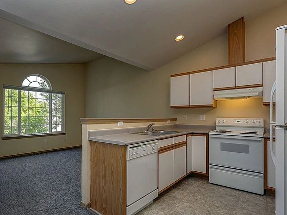 3rd image of 2130 & 2132 Harris Ave #2132