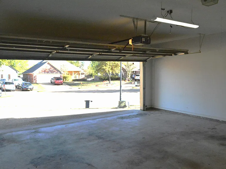 644 Huntington Dr — Photo 36