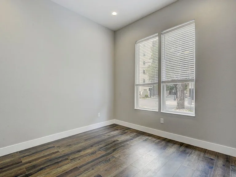 901 Shoal Cliff Ct — Photo 14