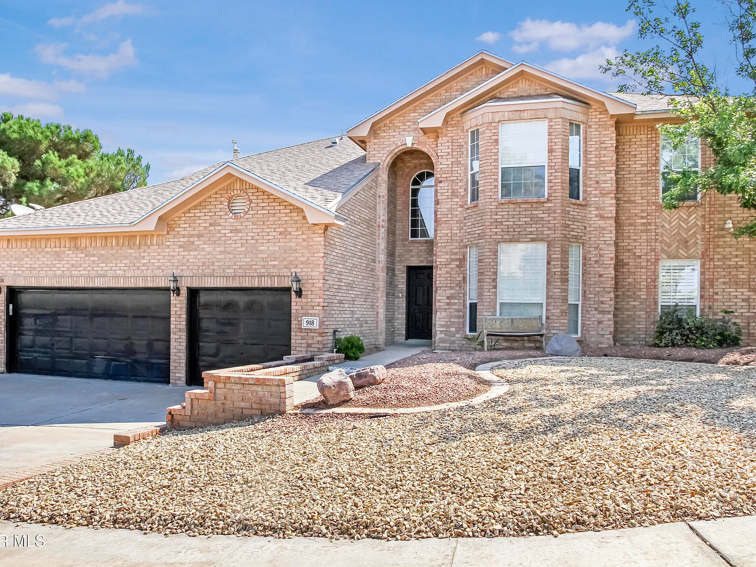5 bed, 3.5 bath, 2913 sqft, $3,950 — Photo 2
