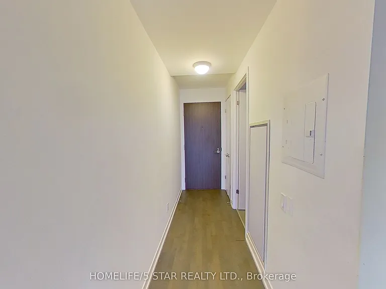 560 King St W #618 — Photo 15