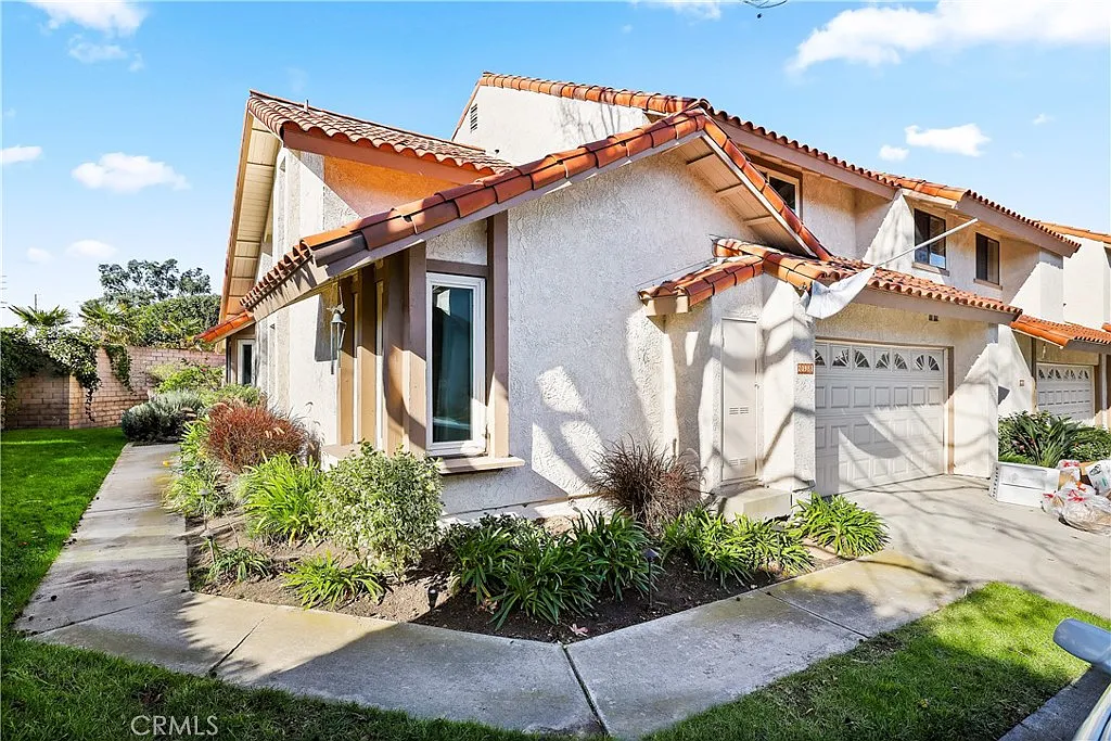 3 bed, 1230 sqft, $6,500 — Photo 1