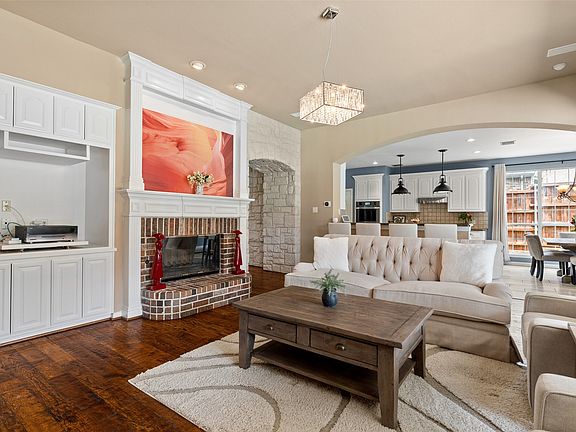 4th image of 711 Villanova Ct