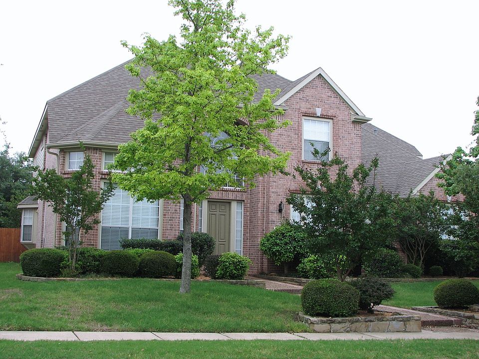 Mature Landscape Provides Great Drive Up Appeal