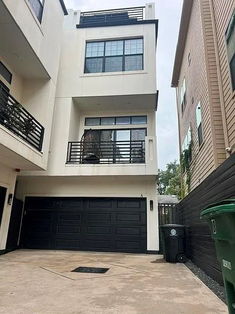3 bed, 3.5 bath, 2631 sqft, $3,400 — Photo 2