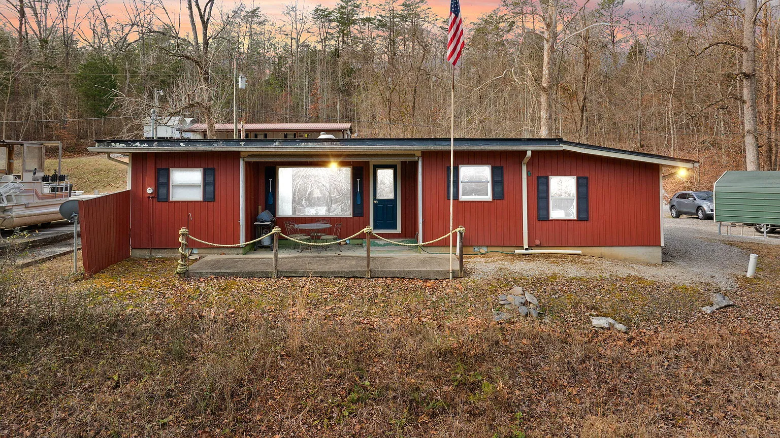 825 George Hardwick Rd photo 1