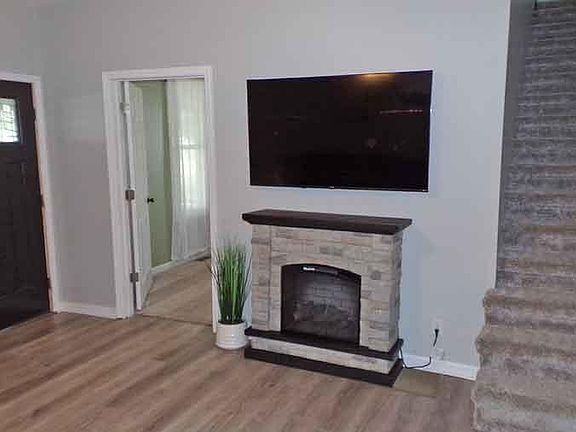 4th image of 312 W McDowell St