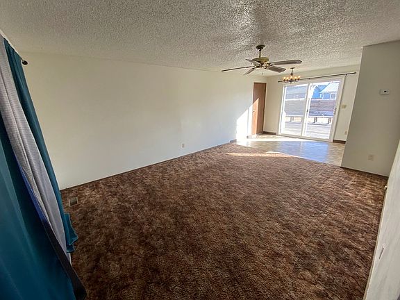 4th image of 421 Summit Dr