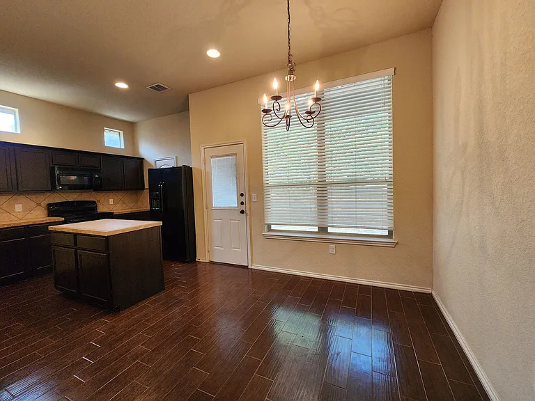 622 Creekside Cir — Photo 12