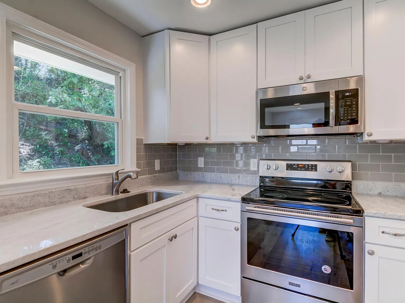 516 Calloway Dr — Photo 3