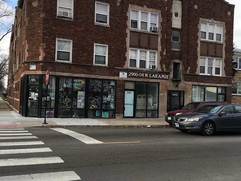 2902 N Laramie Ave — Photo 1
