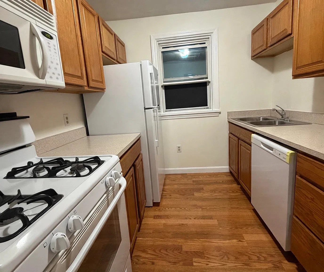 3 bed, 1044 sqft, $2,200 — Photo 1