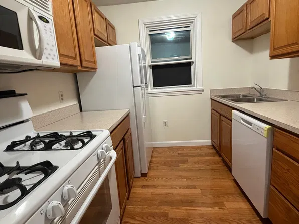 133 Oakland Ave Floor 2, Pawtucket, RI 02861