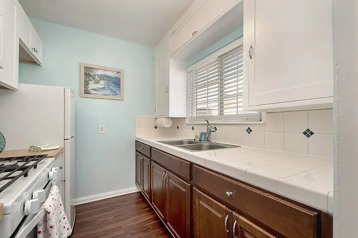 Whiting Court - 719 — Photo 3