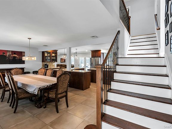 4th image of 54 Valleywood Road