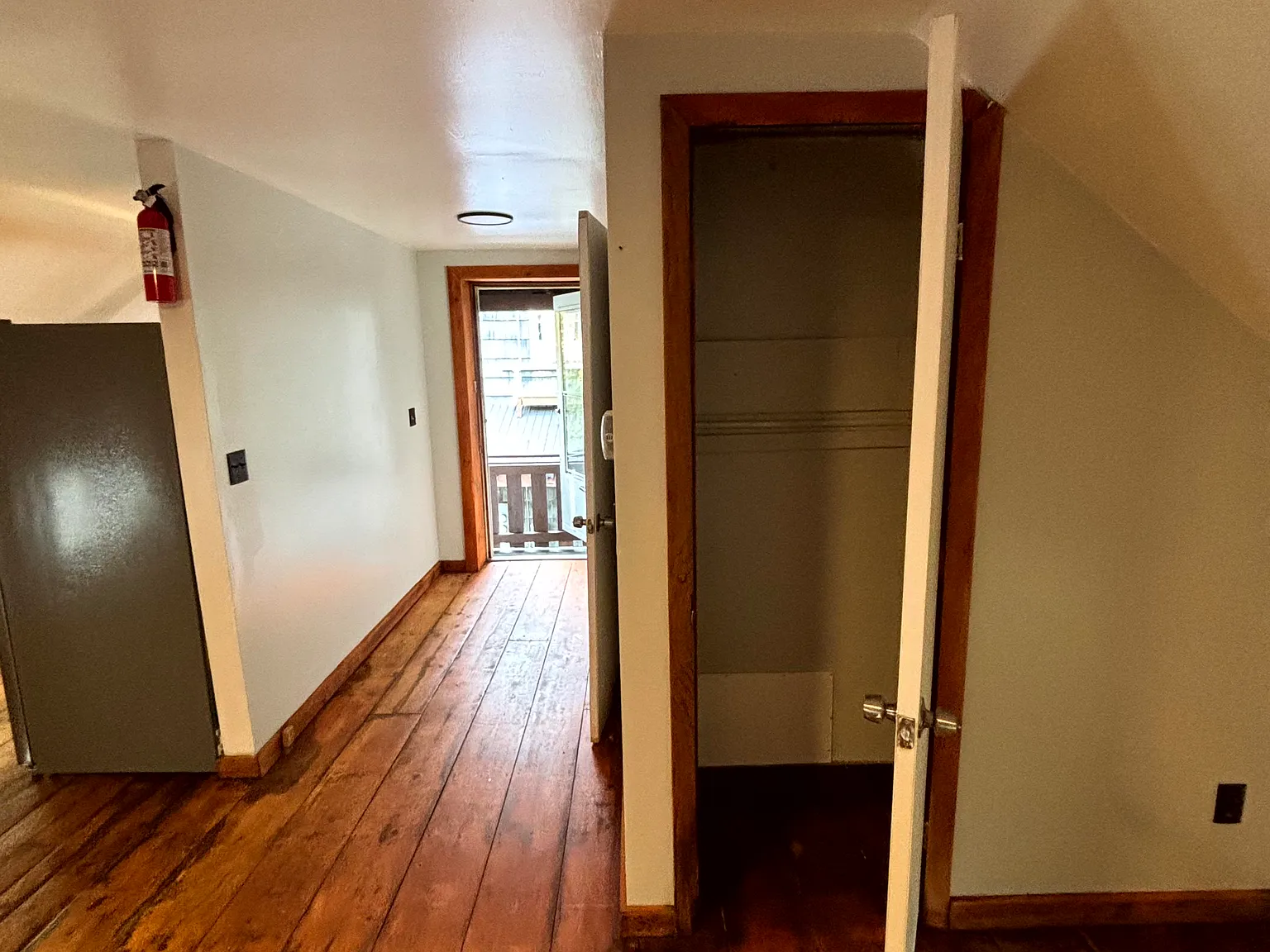Studio, $1,421 — Photo 4
