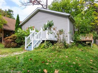 4080 Cass Elizabeth Rd, Waterford, MI 48328