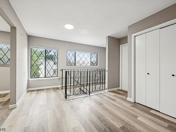 4th image of 899 Merritt Dr
