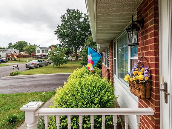 5th image of 842 Dominion Ln