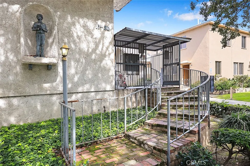 Building Photo - 333 Riverdale Dr #11