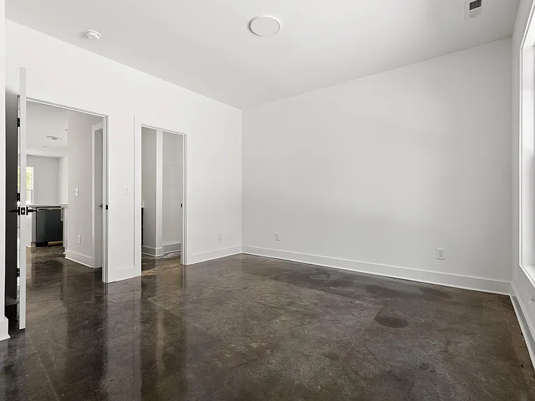 737 Hopkins St — Photo 13