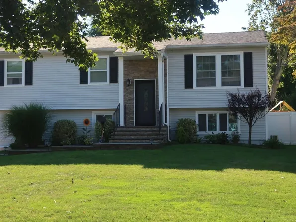 3014 New London Avenue, Medford, NY 11763