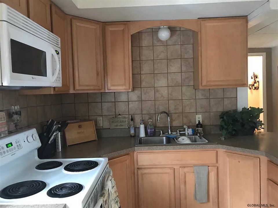 1st image of 106 Pearl St