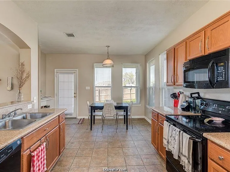 4115 McFarland Dr — Photo 8