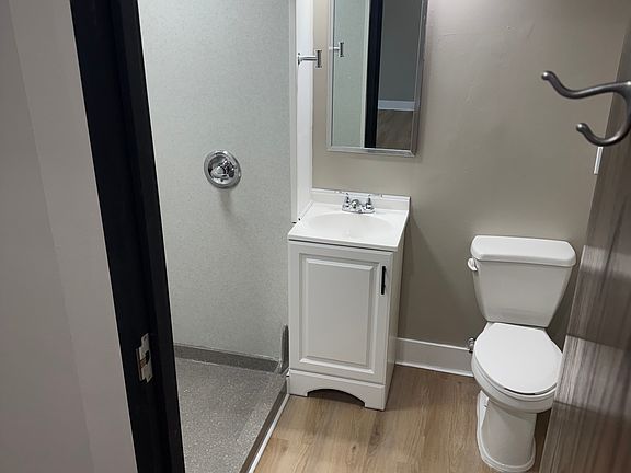 5th image of 200 Valley View Dr #101
