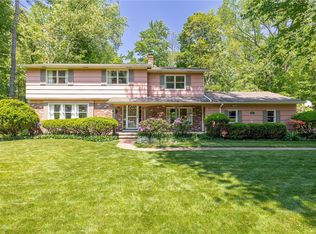 422 Woodland Ln, Webster, NY 14580