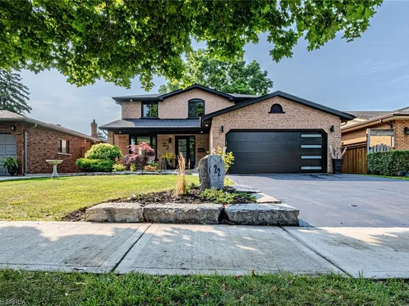 22 Royal Oak Dr, Brantford, ON N3R 7P3