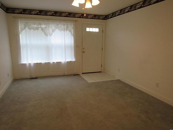 4th image of 12 Brittany Ct