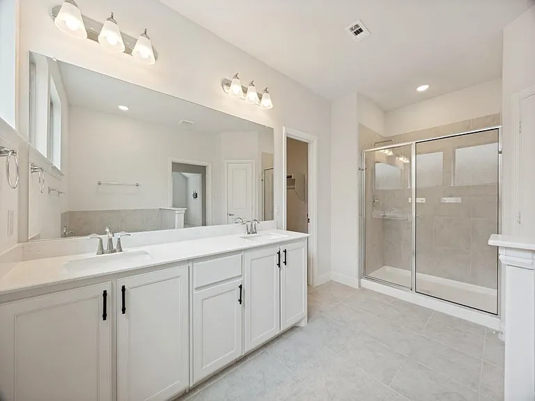 808 Mathew Dr — Photo 5