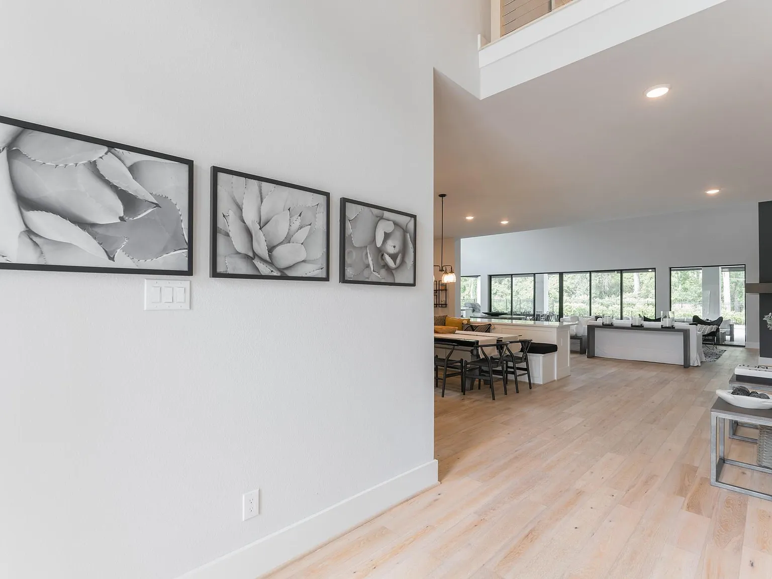 5 bed, 5.5 bath, 5001 sqft, $15,500 — Photo 3