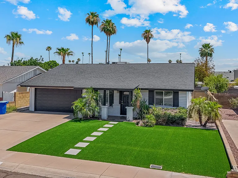 2431 E Manhatton Dr — Photo 5