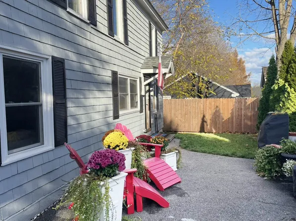 2 Cross Street, Kennebunk, ME 04043